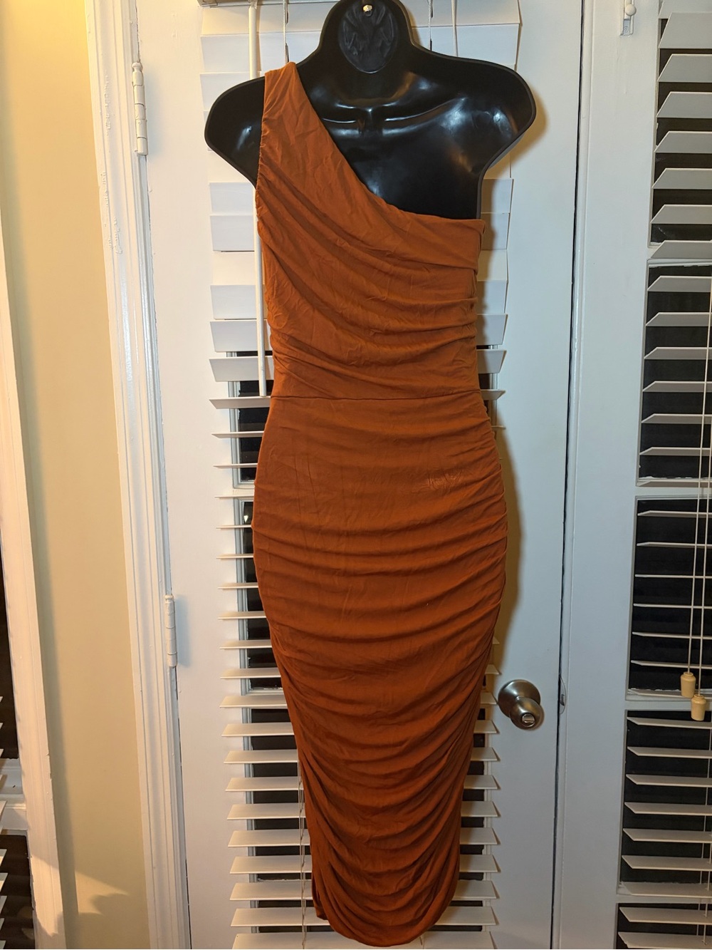 One-Shoulder Ruched Midi Dress in Rust - Picture 4 of 4